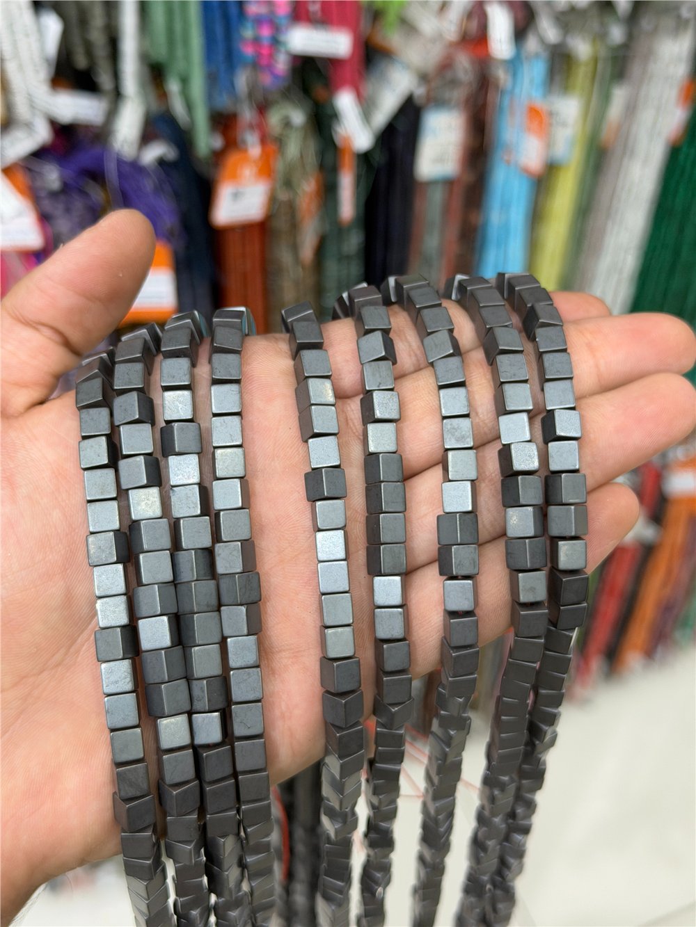 Hematit Taşı Küp Kesim Mat Gri 6x6mm Doğal Taş Dizi