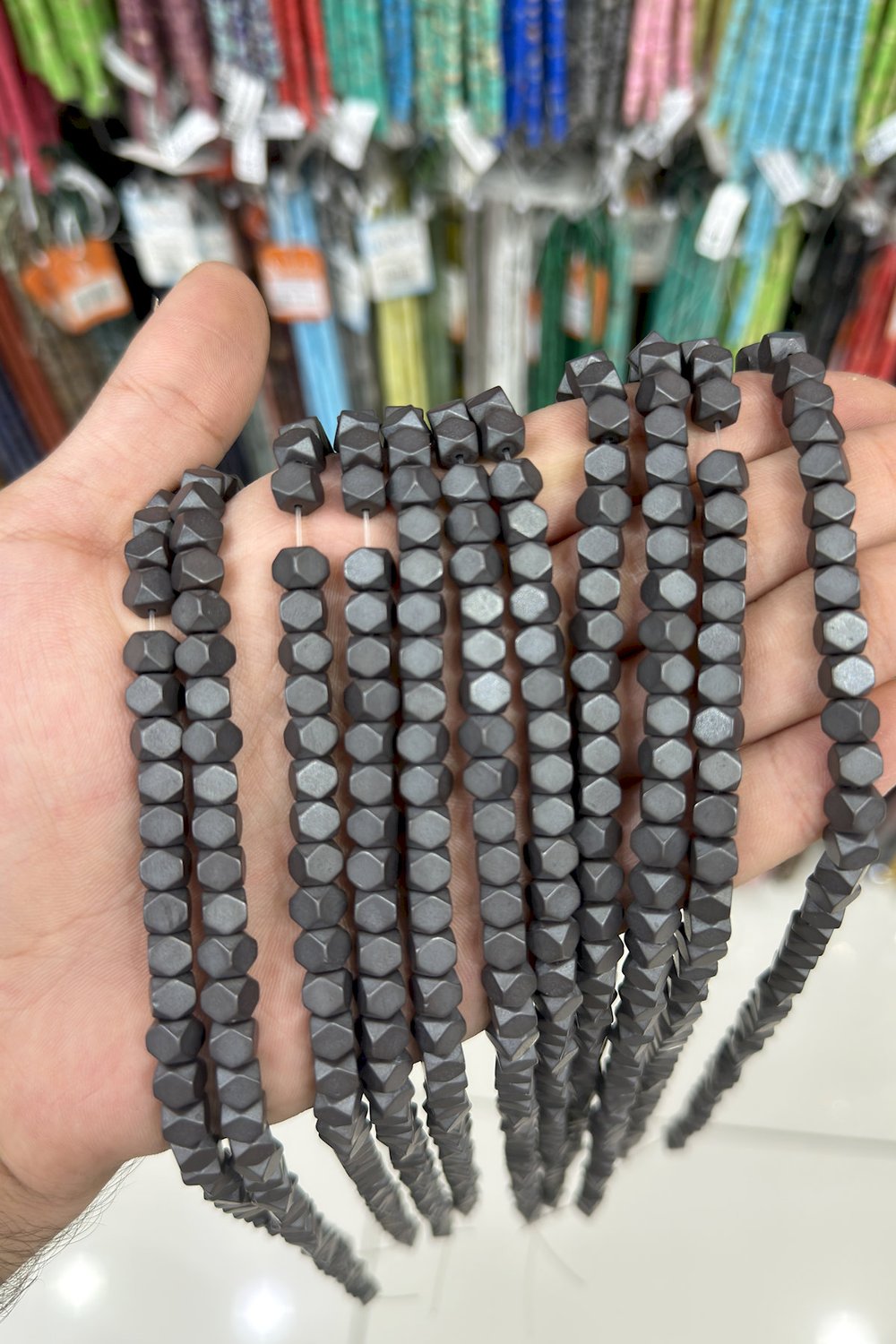 Hematit Taşı Küp Kesim Mat Gri 6x6mm Doğal Taş Dizi