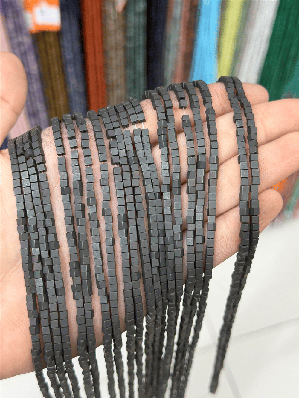 Hematit Taşı Küp Kesim Mat Siyah 3x3mm Doğal Taş Dizi