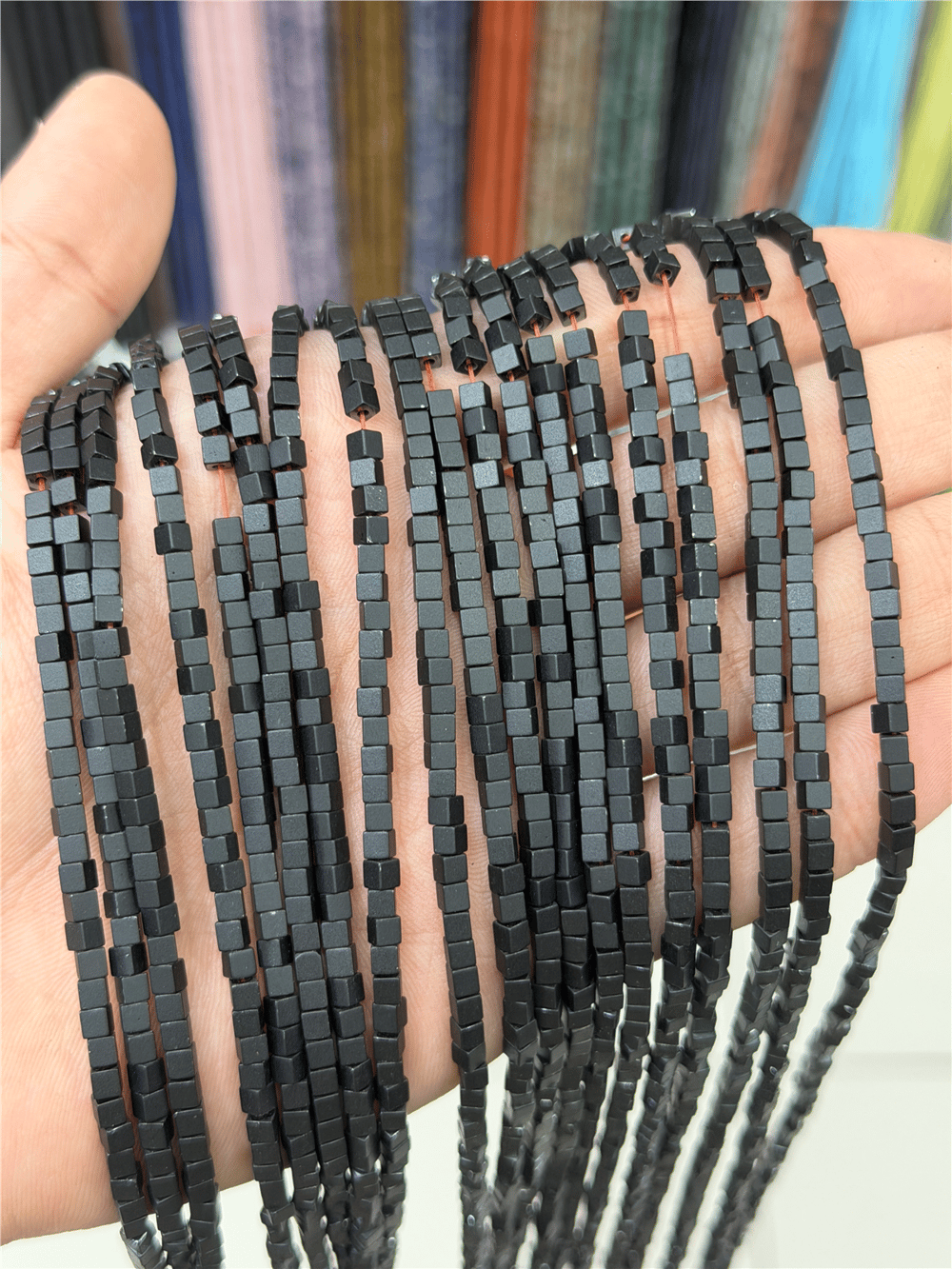 Hematit Taşı Küp Kesim Mat Siyah 3x3mm Doğal Taş Dizi