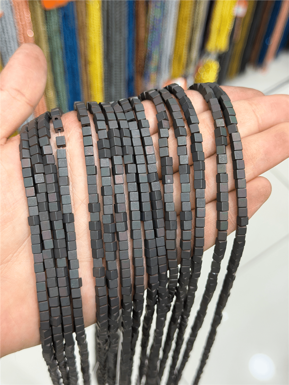 Hematit Taşı Küp Kesim Mat Siyah 4x4mm Doğal Taş Dizi