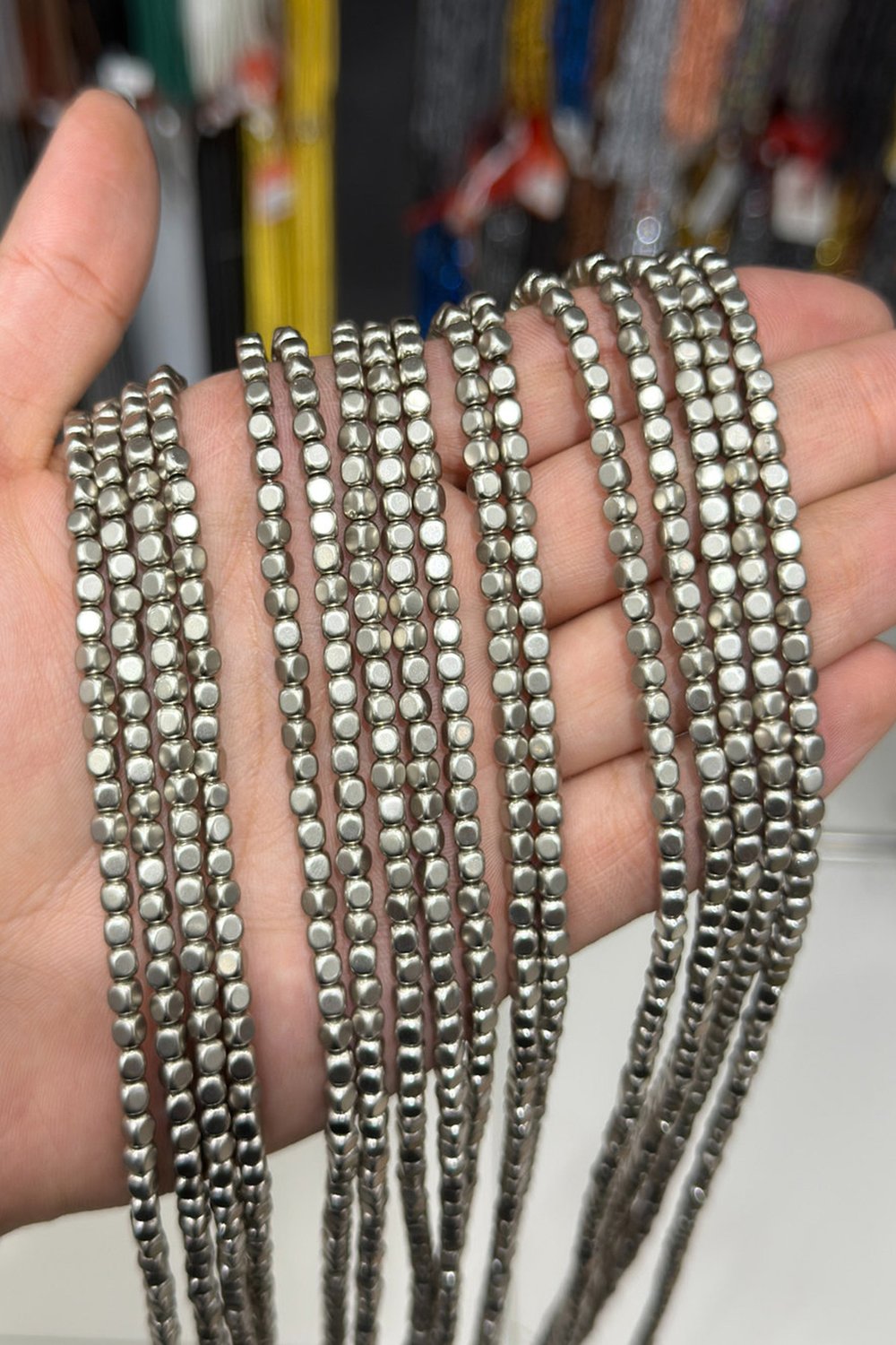 Hematit Taşı Küp Kesim Mat Titanyum 4x4mm Doğal Taş Dizi
