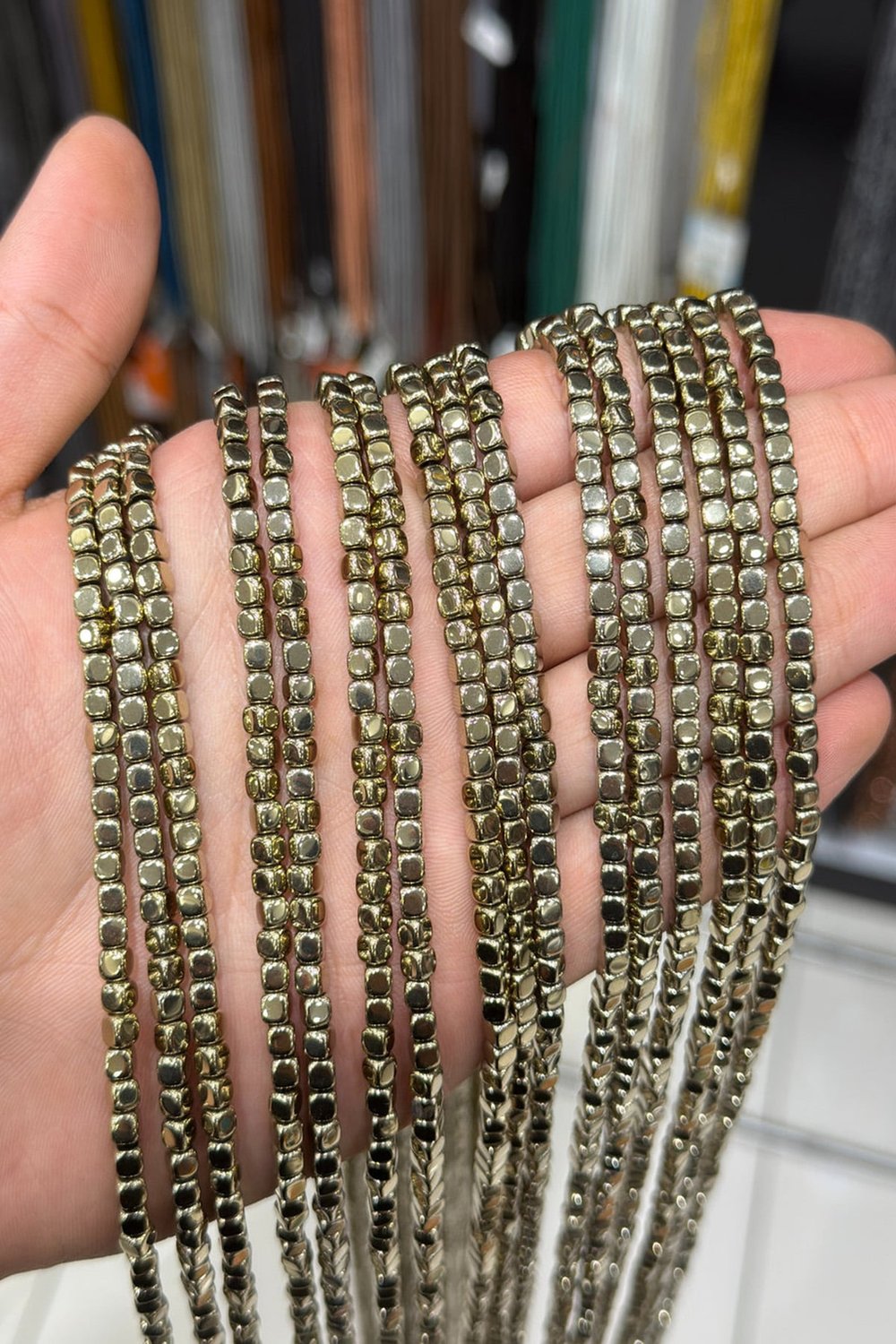 Hematit Taşı Küp Kesim Parlak Antik Sarı 4x4mm Doğal Taş Dizi