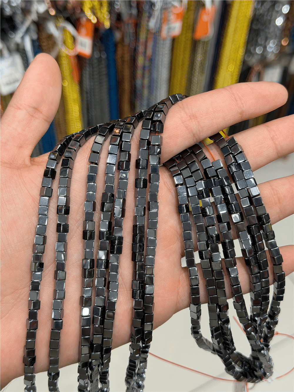 Hematit Taşı Küp Kesim Parlak Füme 4x4mm Doğal Taş Dizi