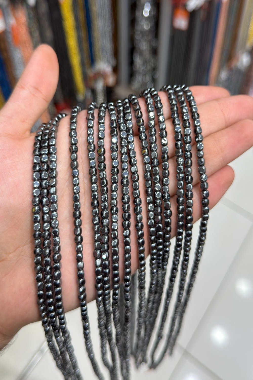 Hematit Taşı Küp Kesim Parlak Füme 4x4mm Doğal Taş Dizi