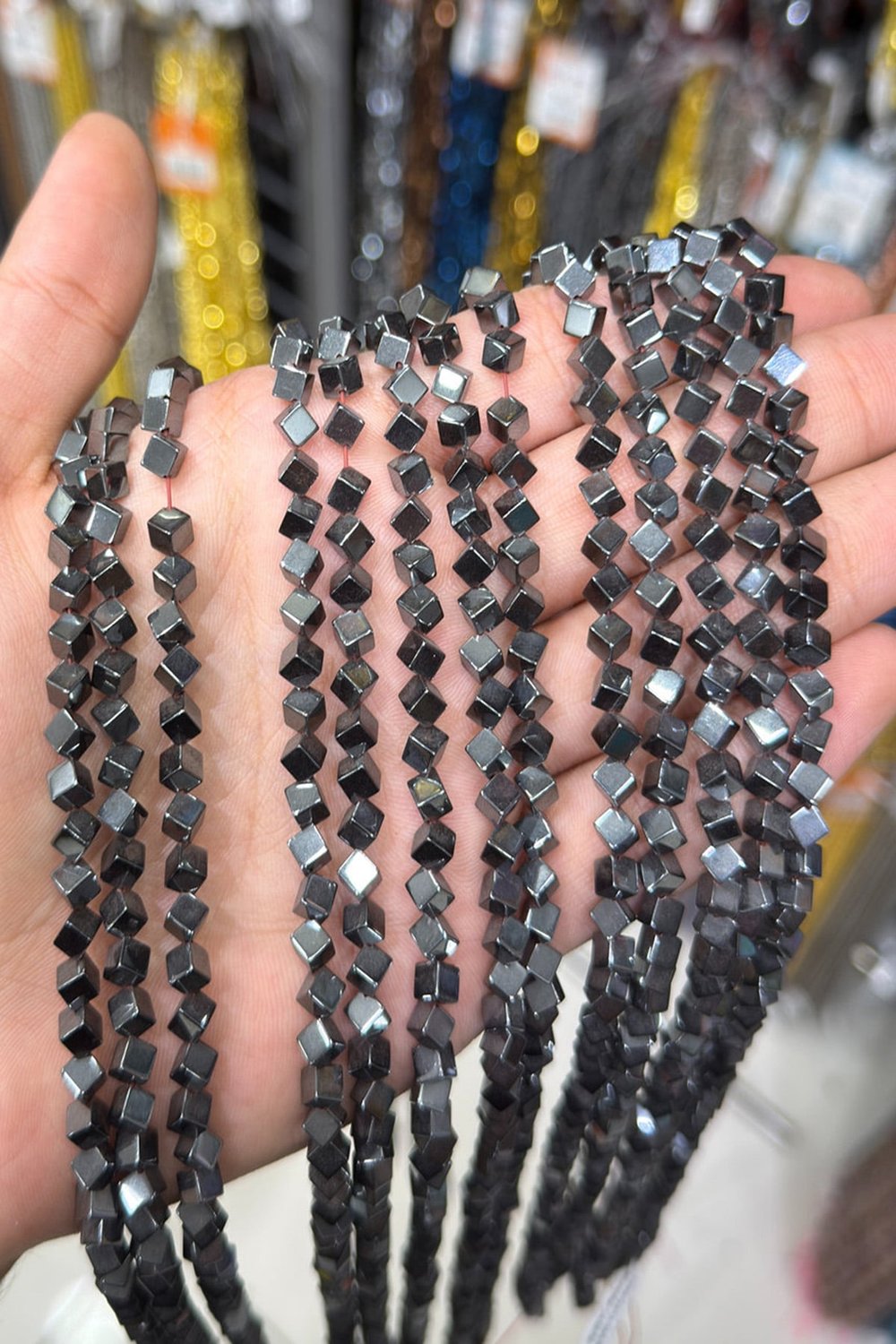 Hematit Taşı Küp Kesim Parlak Füme 4x4mm Doğal Taş Dizi