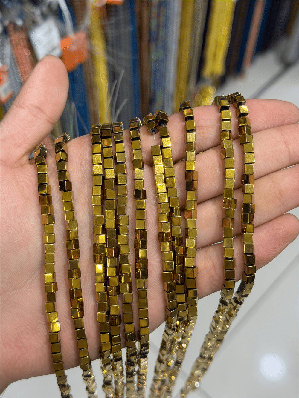 Hematit Taşı Küp Kesim Parlak Gold 4x4mm Doğal Taş Dizi