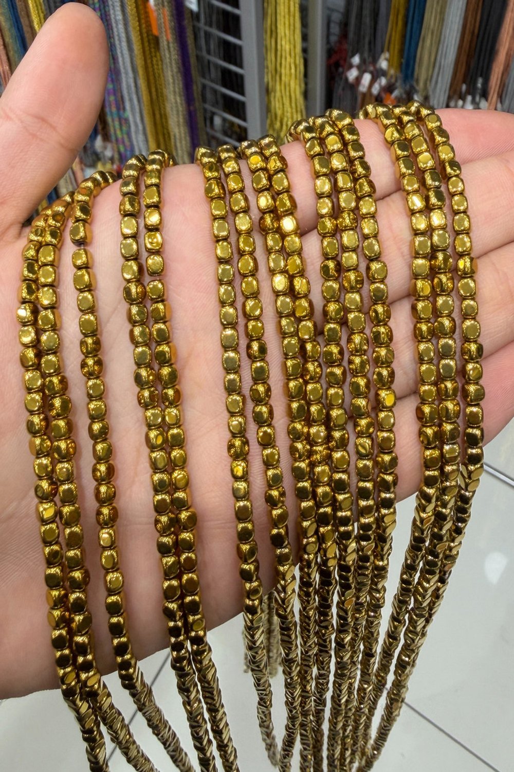 Hematit Taşı Küp Kesim Parlak Gold 4x4mm Doğal Taş Dizi