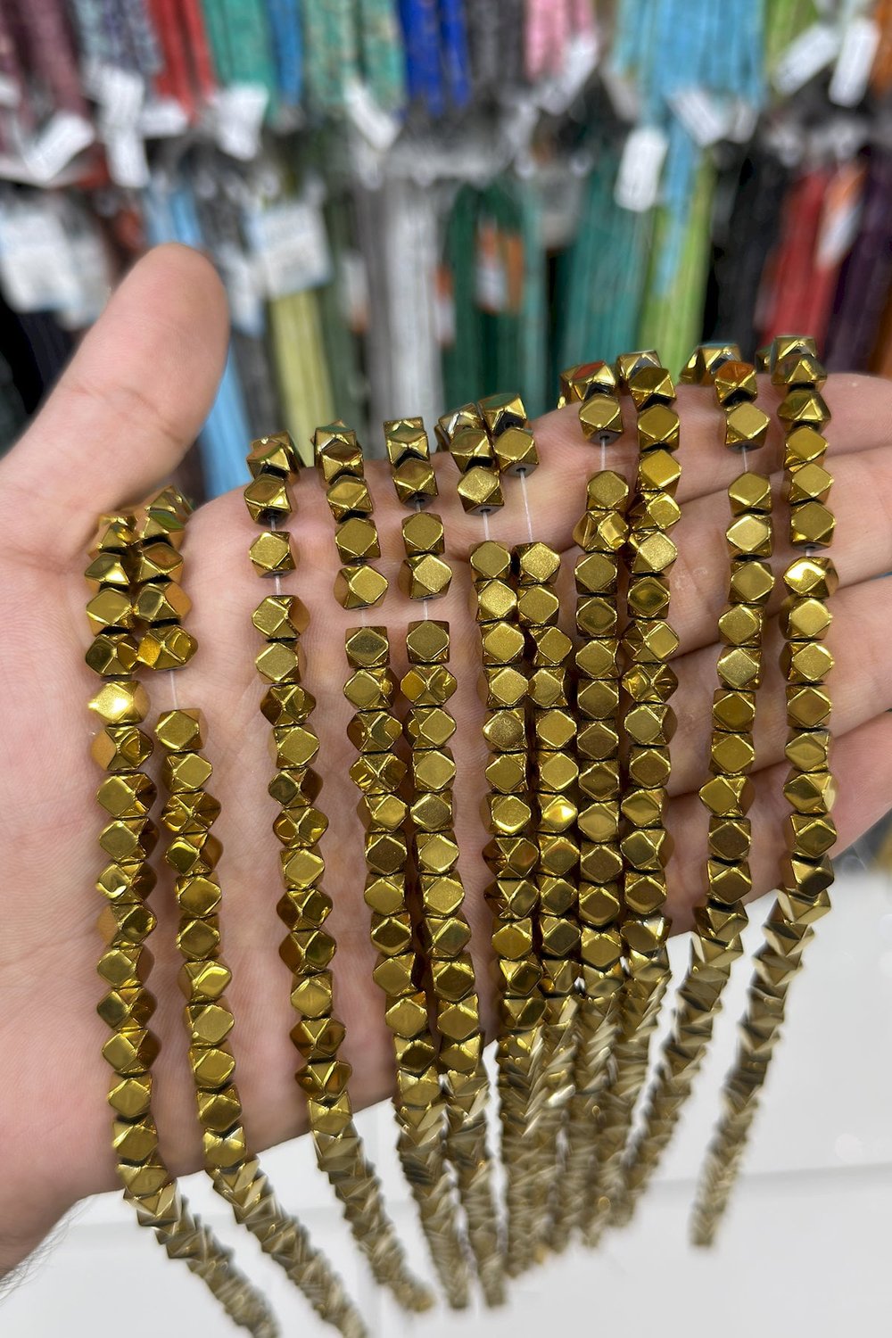 Hematit Taşı Küp Kesim Parlak Gold 6x6mm Doğal Taş Dizi