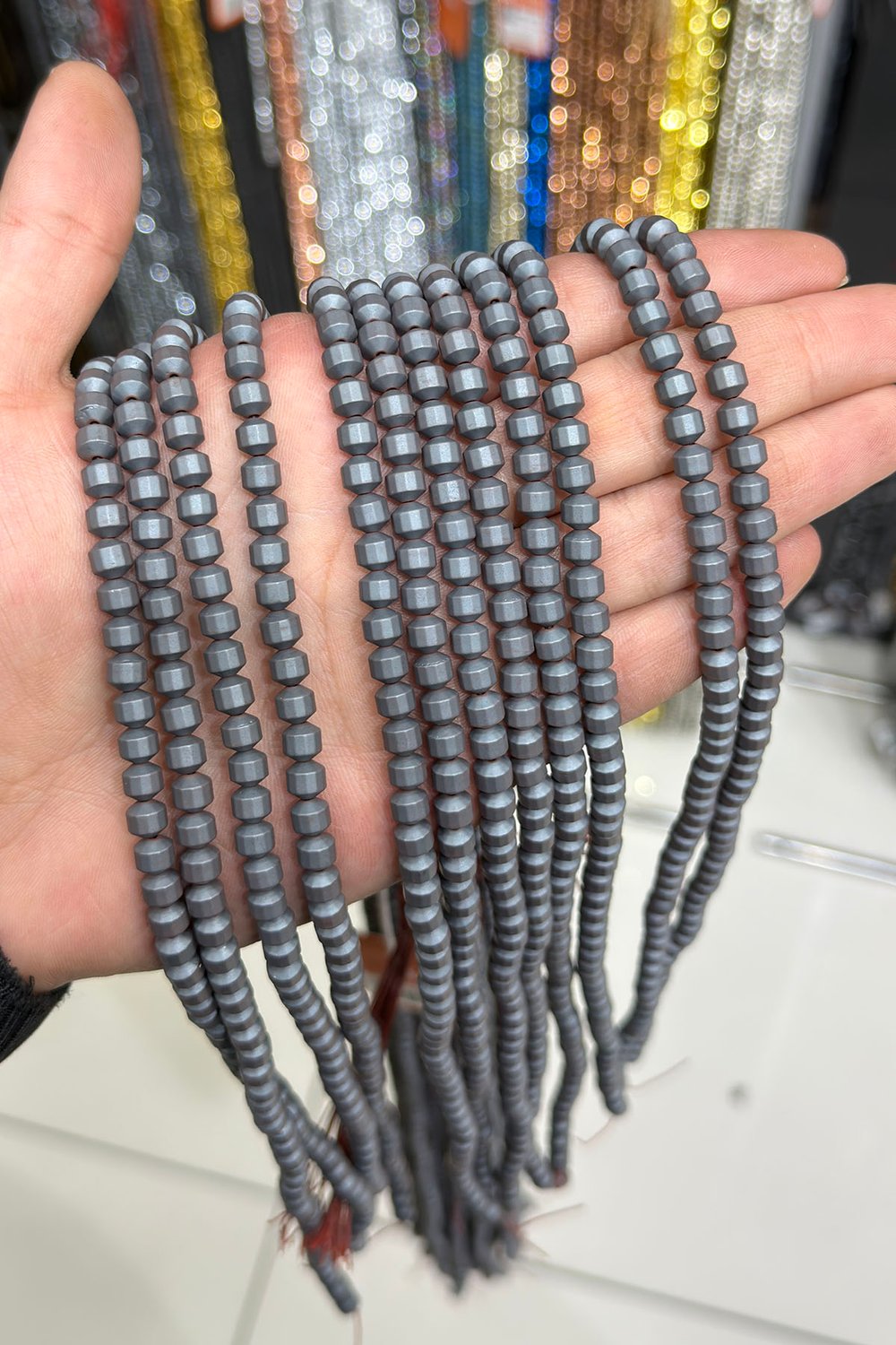 Hematit Taşı Özel Kesim Mat Gri 6x6mm Doğal Taş Dizi