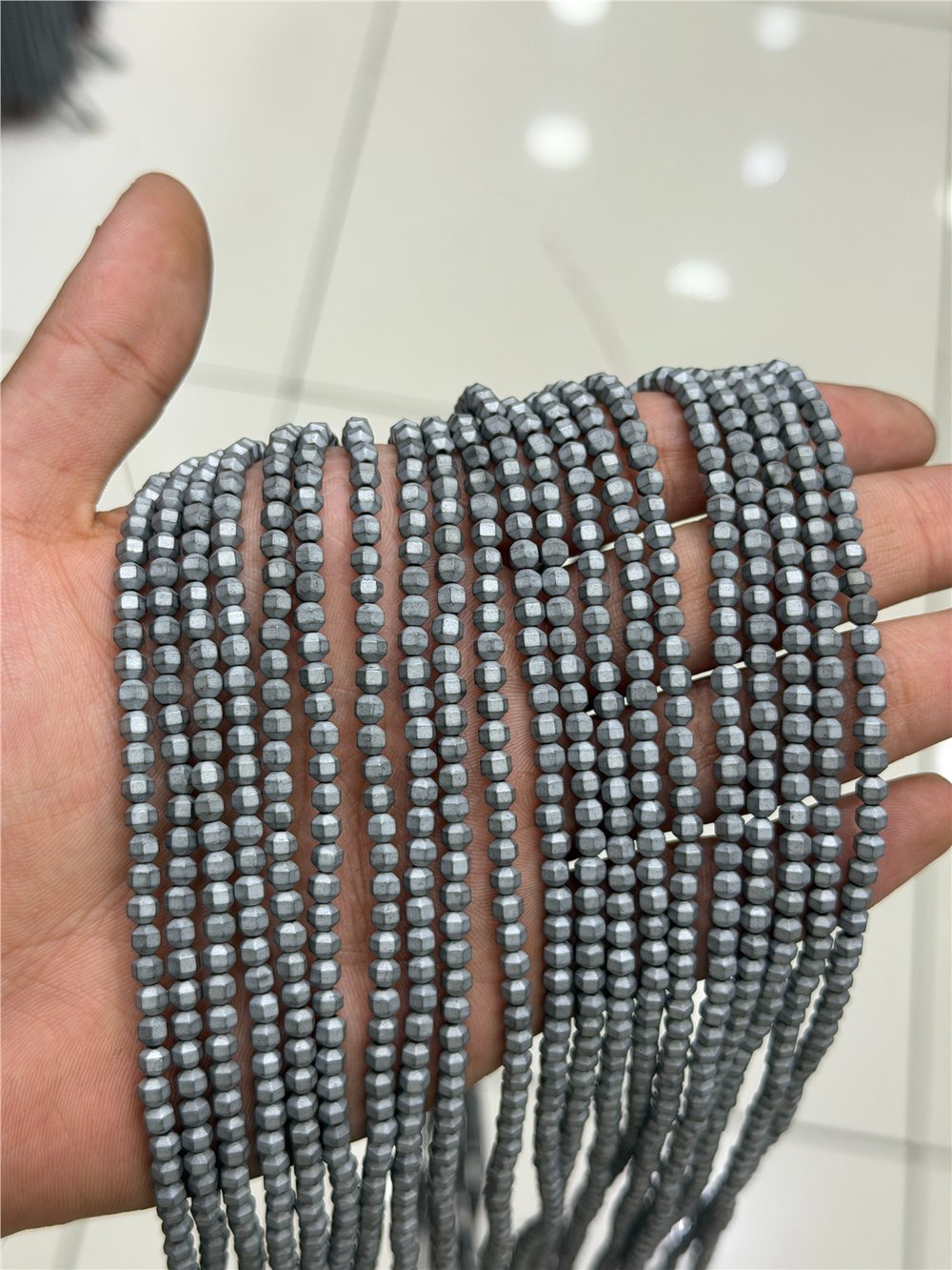 Hematit Taşı Özel Kesim Mat Açık Gri 4x4mm Doğal Taş Dizi