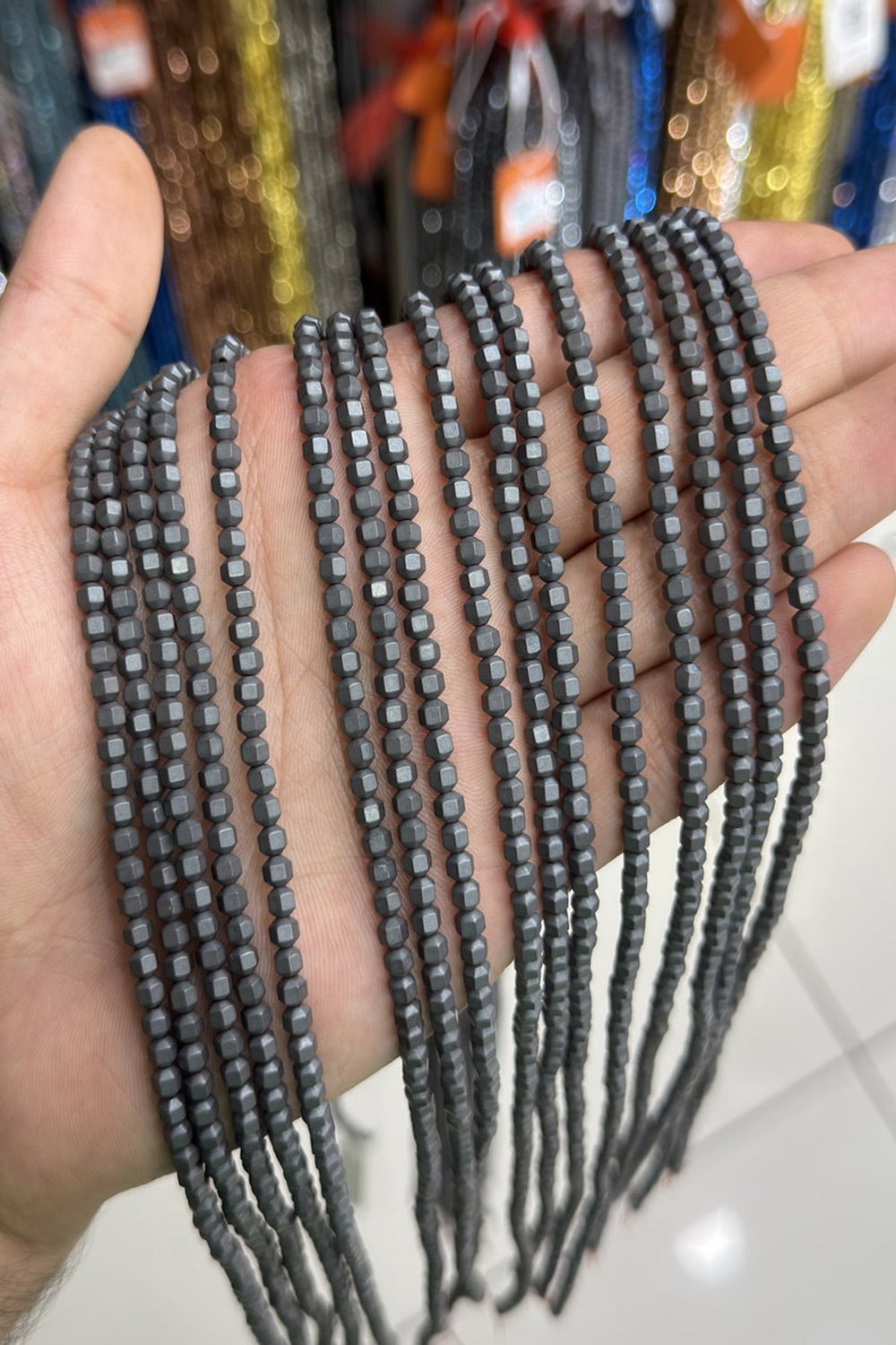 Hematit Taşı Özel Kesim Mat Gri 4x4mm Doğal Taş Dizi