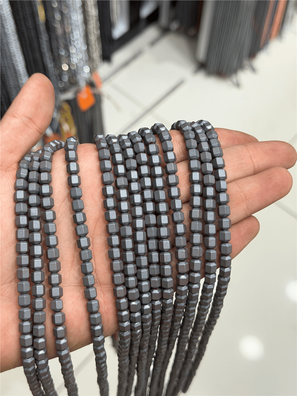 Hematit Taşı Özel Kesim Mat Gri 6x6mm Doğal Taş Dizi