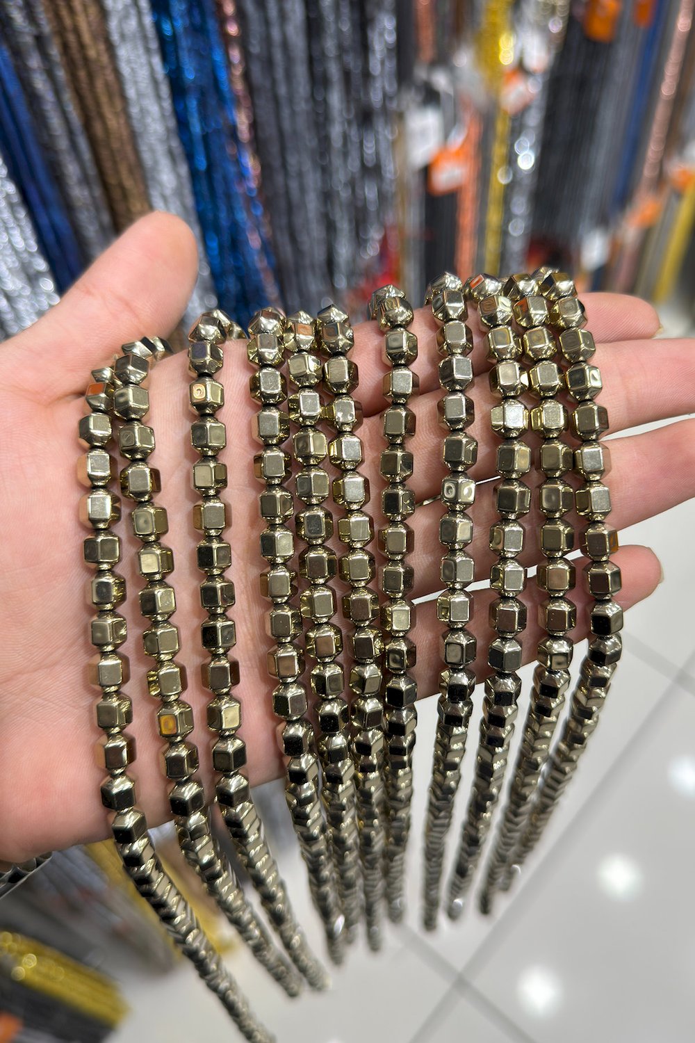 Hematit Taşı Özel Kesim Parlak Antik Sarı 8x8mm Doğal Taş Dizi