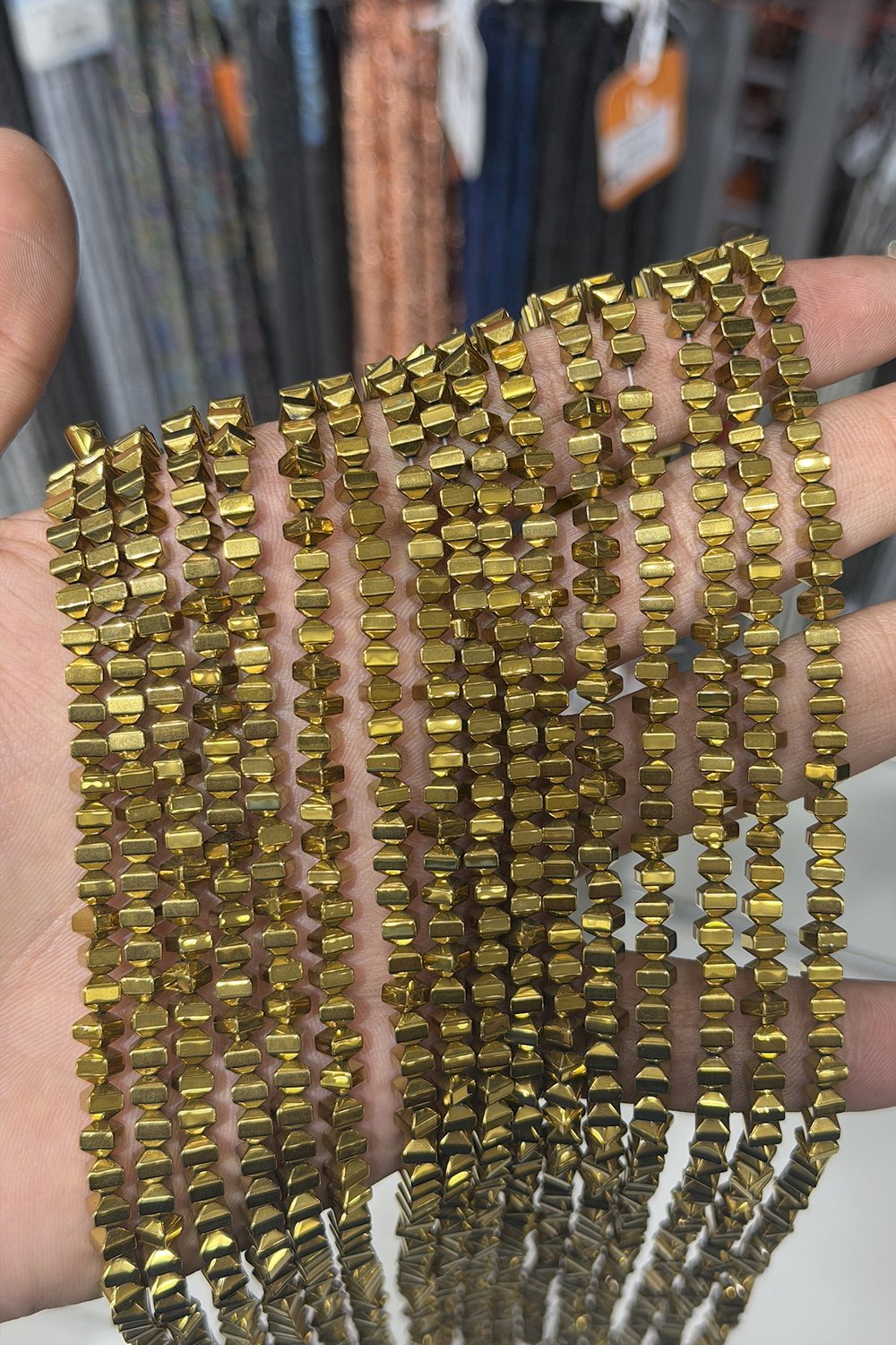 Hematit Taşı Özel Kesim Parlak Gold 4x4mm Doğal Taş Dizi