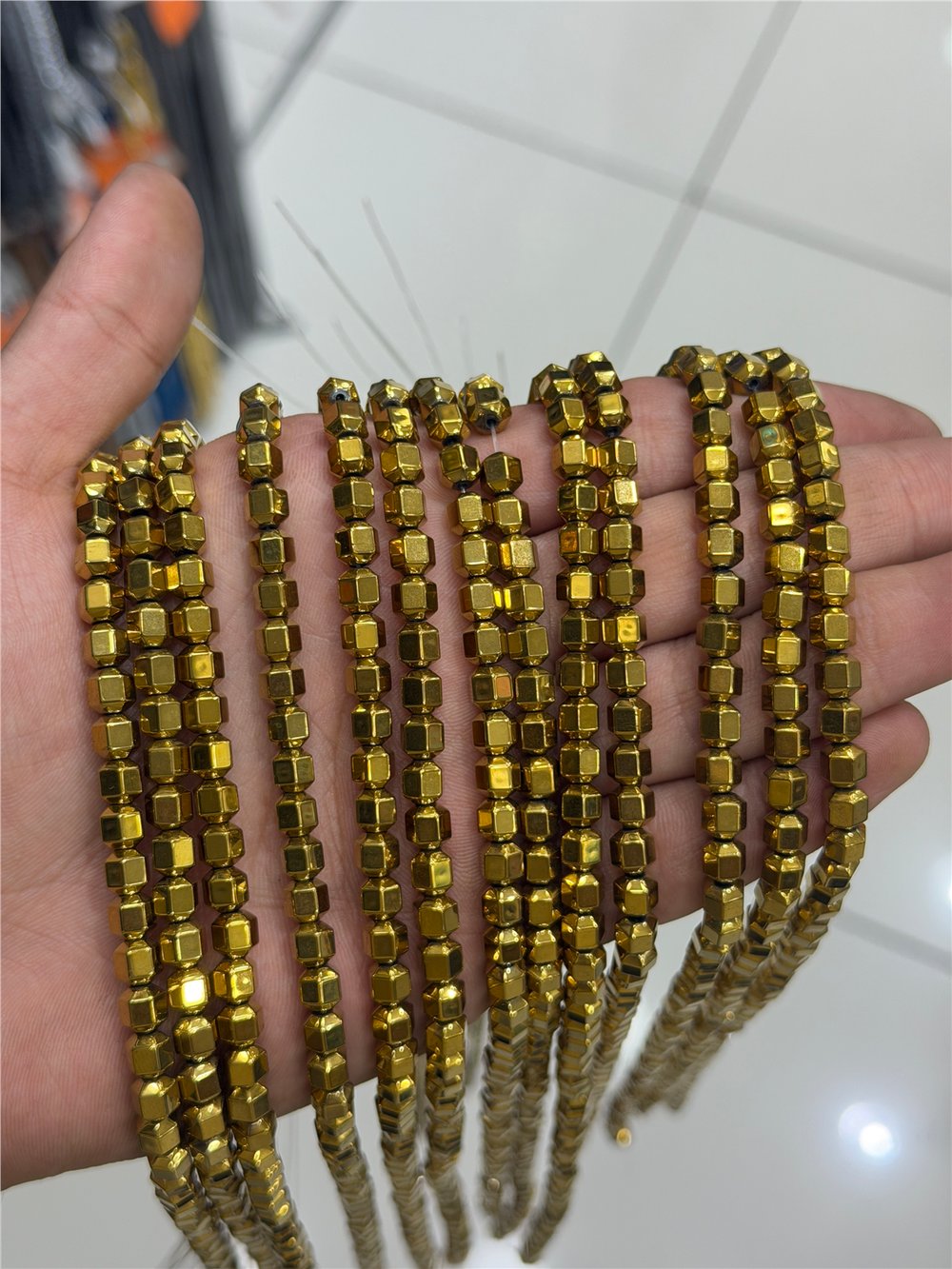 Hematit Taşı Özel Kesim Parlak Gold 6x6mm Doğal Taş Dizi
