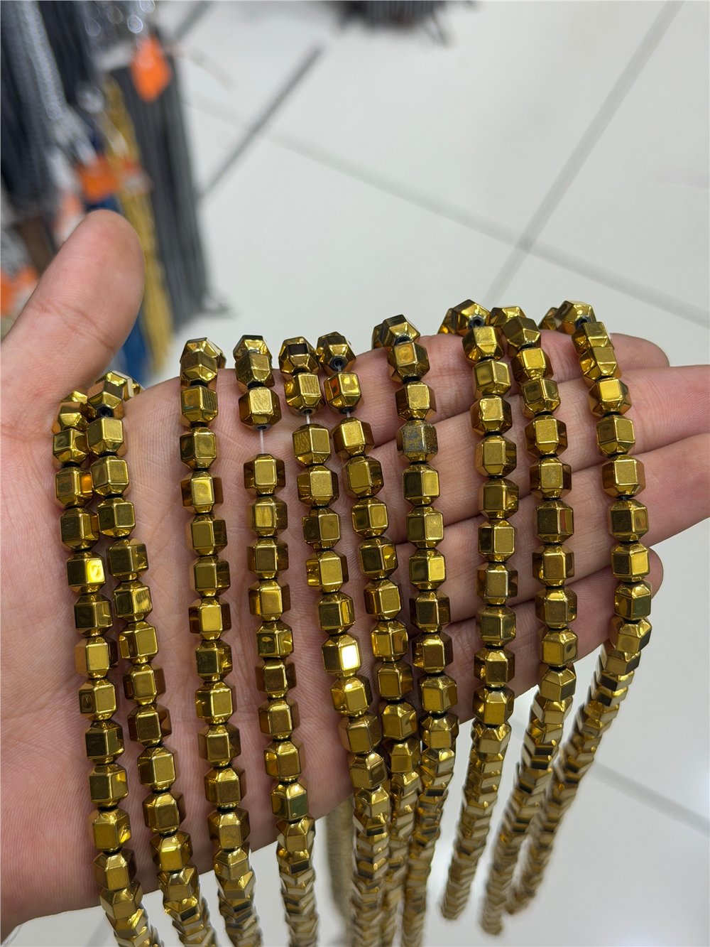 Hematit Taşı Özel Kesim Parlak Gold 8x8mm Doğal Taş Dizi