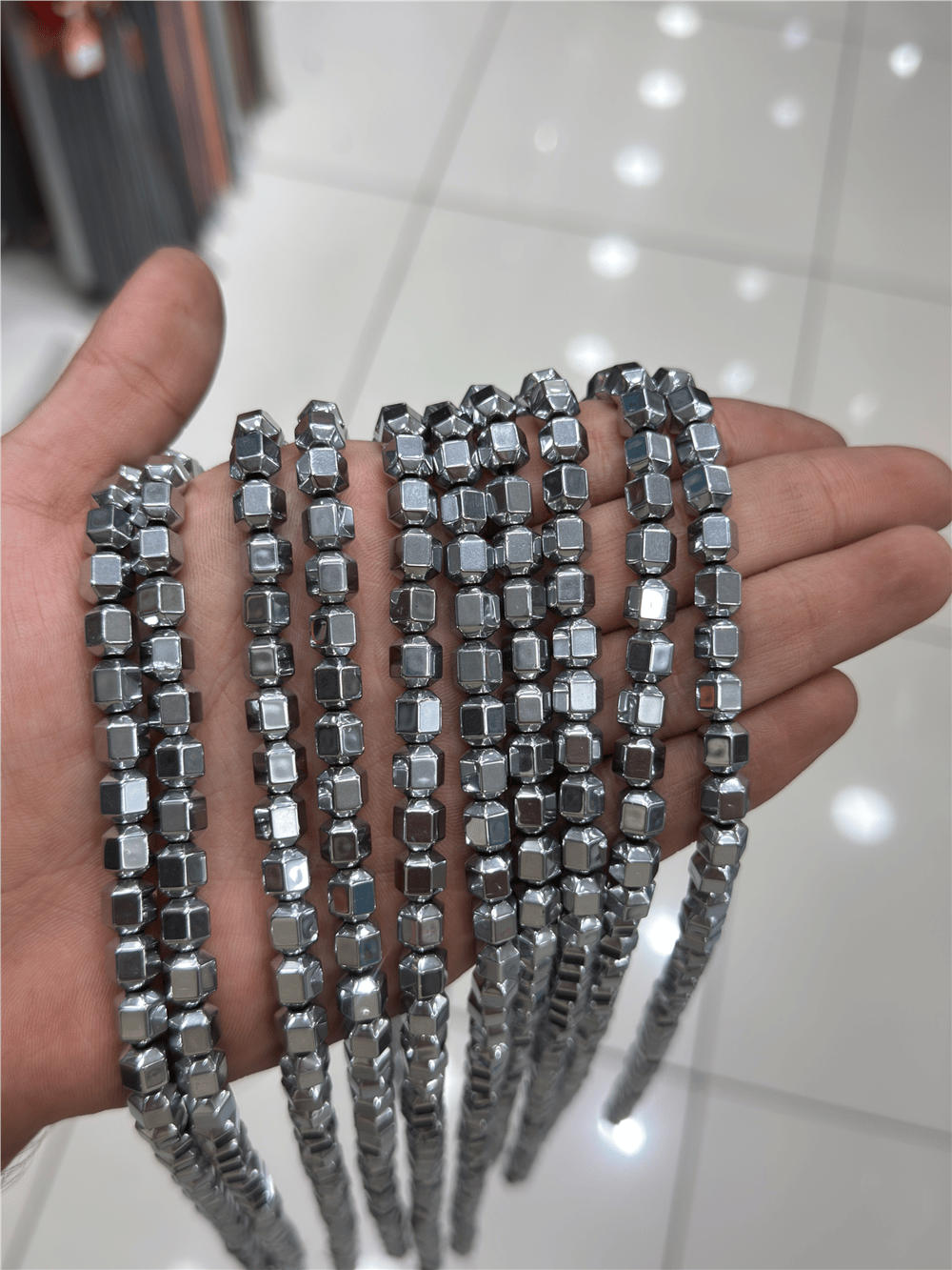 Hematit Taşı Özel Kesim Parlak Gümüş 8x8mm Doğal Taş Dizi