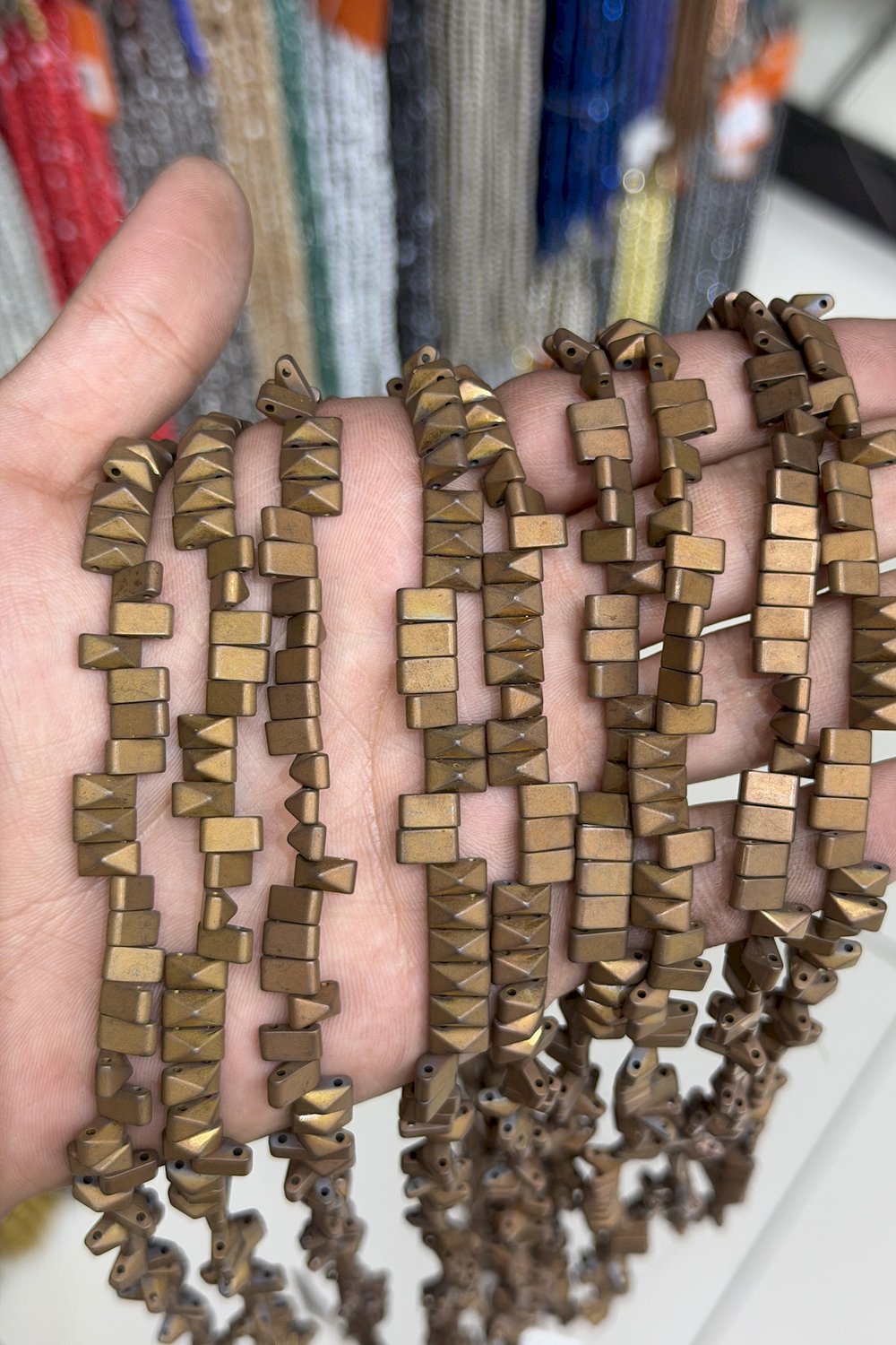 Hematit Taşı Piramit Kesim Mat Kahverengi 8x5mm Doğal Taş Dizi