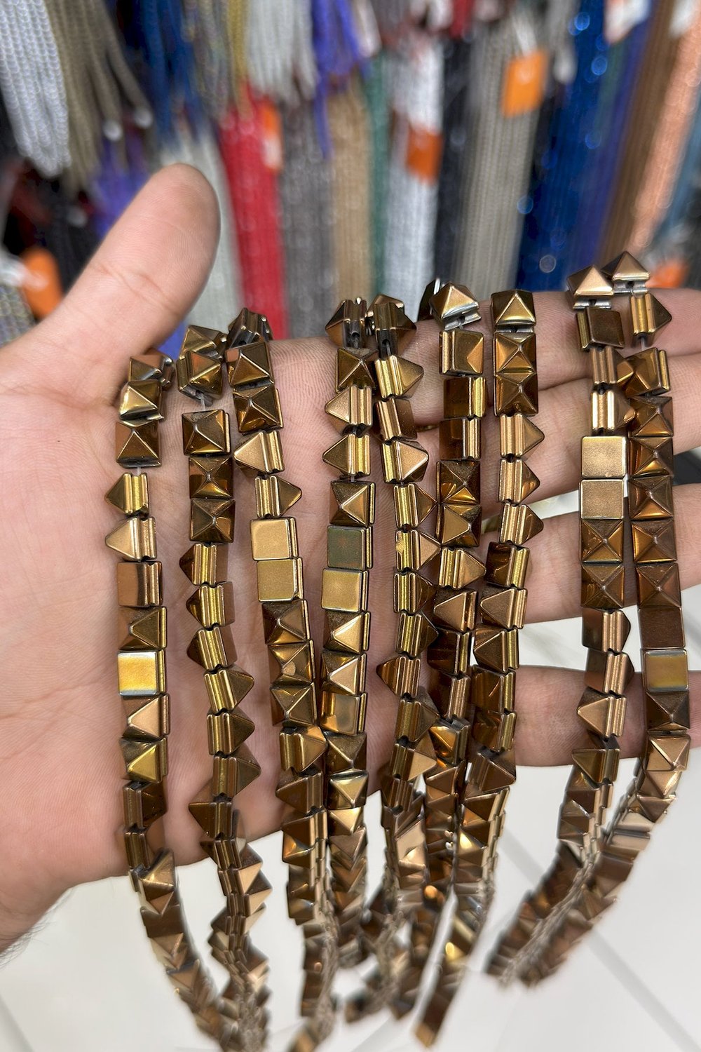 Hematit Taşı Piramit Kesim Parlak Kahverengi 8x8mm Doğal Taş Dizi