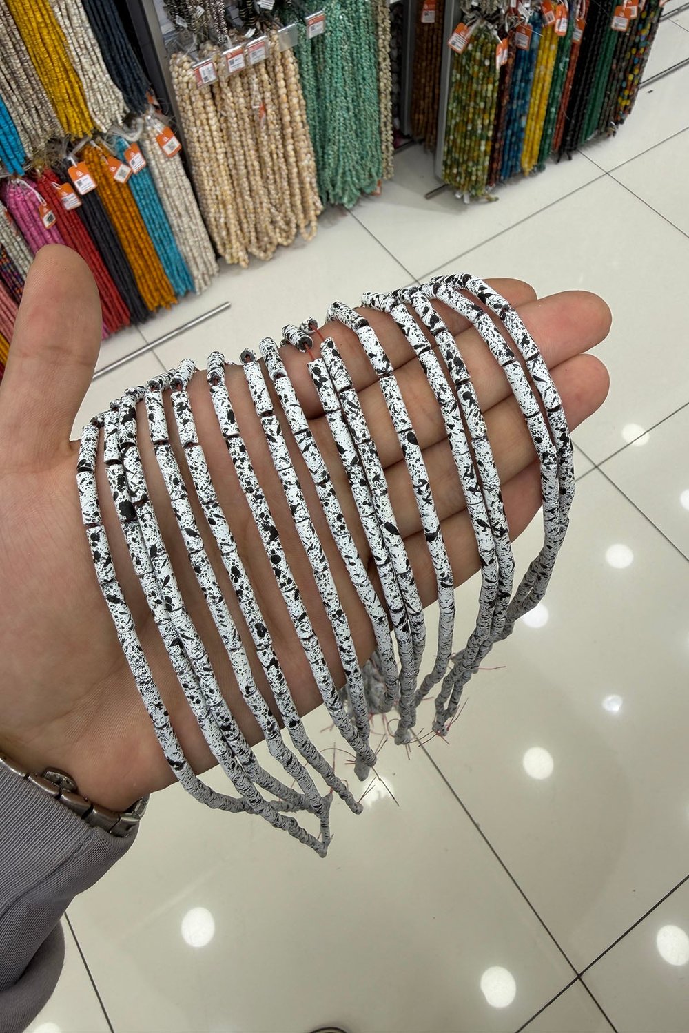 Hematit Taşı Silindir Kesim Beyaz 4x13mm Doğal Taş Dizi