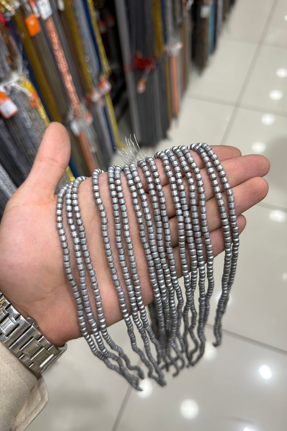 Hematit Taşı Silindir Kesim 4x4mm- Mat Açık Gri Doğal Taş Dizi