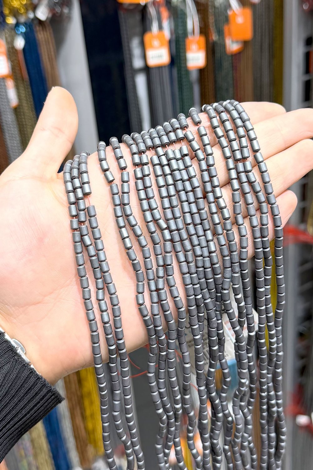 Hematit Taşı Silindir Kesim 4x5mm- Mat Açık Gri Doğal Taş Dizi