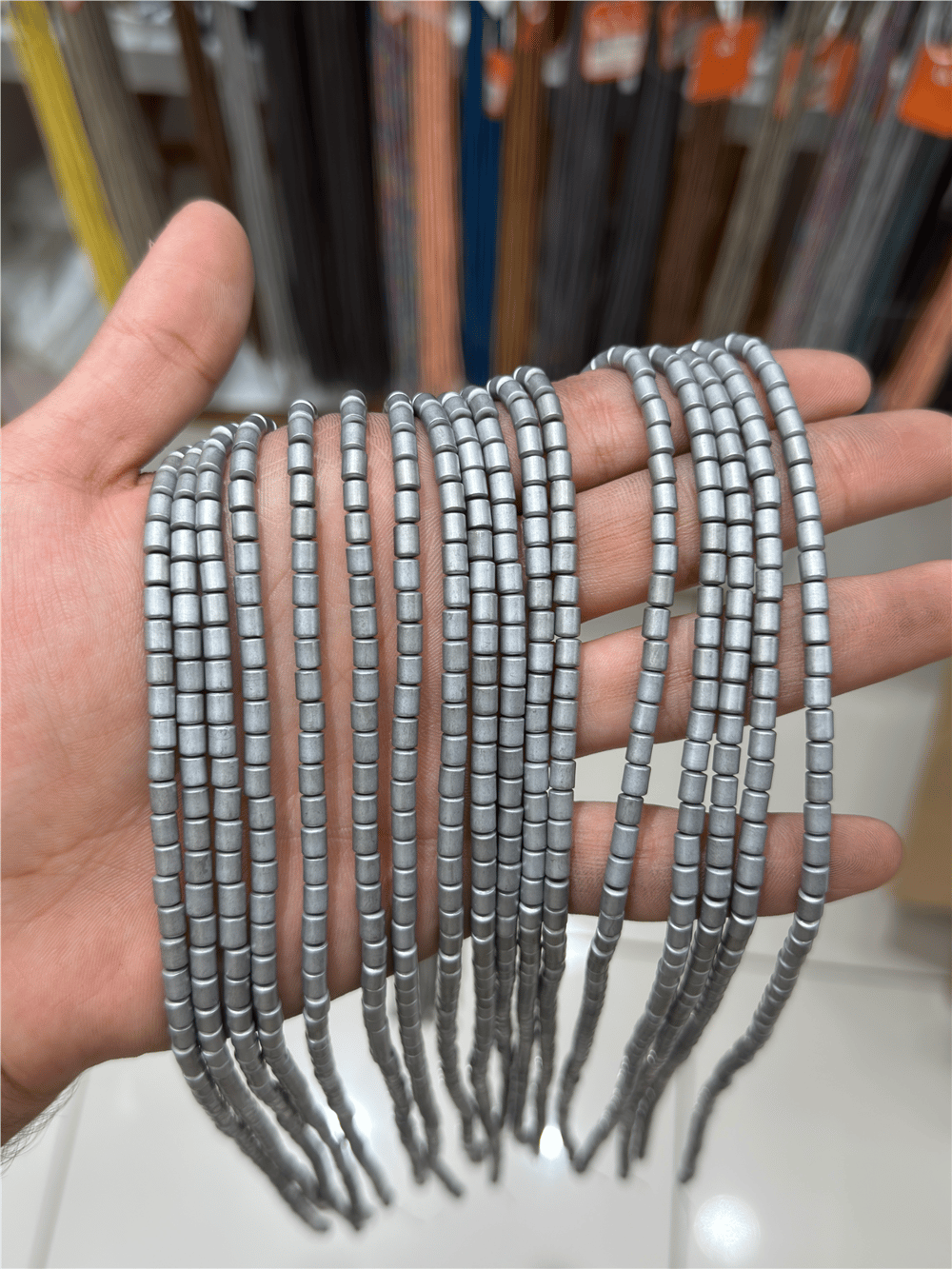 Hematit Taşı Silindir Kesim Mat Açık Gri 4x5mm Doğal Taş Dizi