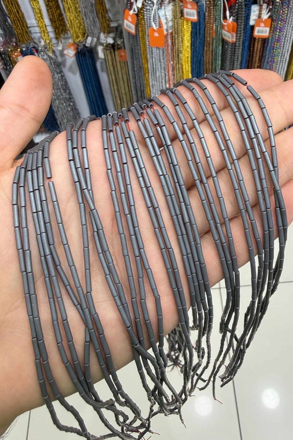 Hematit Taşı Silindir Kesim Mat Gri 2x8mm Doğal Taş Dizi