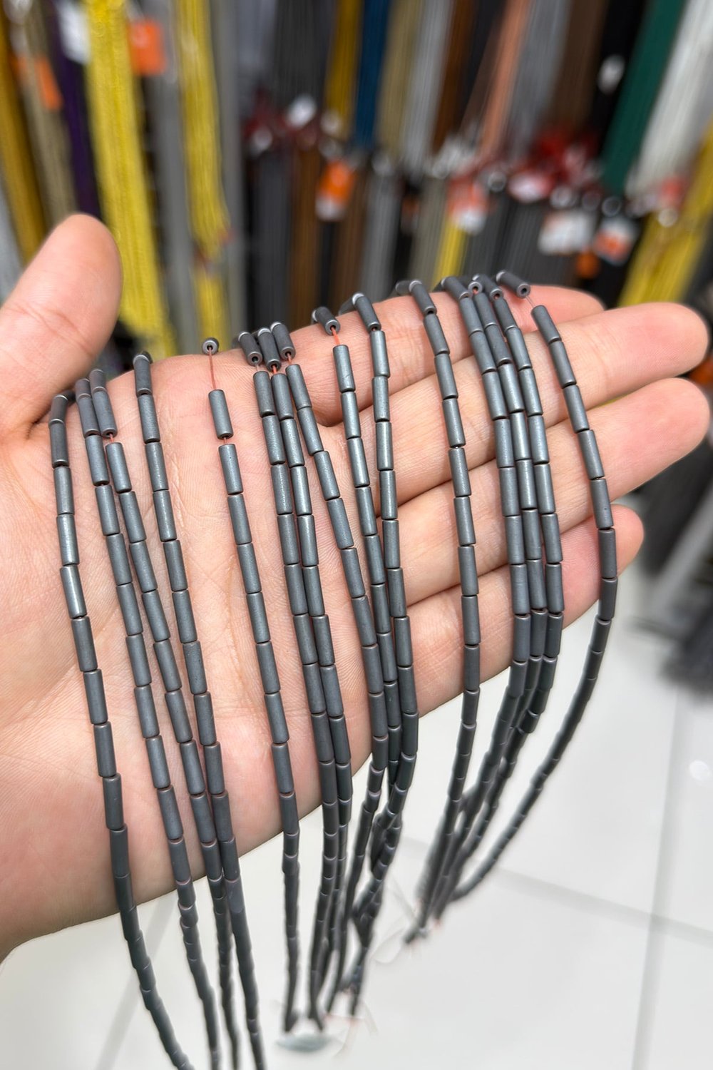 Hematit Taşı Silindir Kesim Mat Gri 3x9mm Doğal Taş Dizi