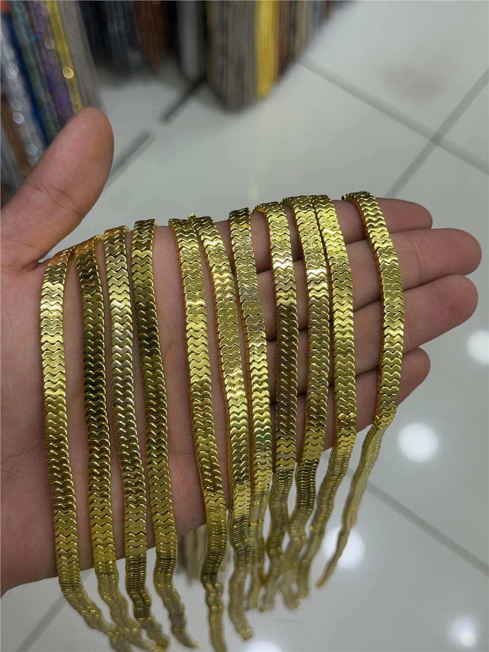 Hematit Taşı Yarasa Kesim Altın Sarı 7x1mm Doğal Taş Dizi