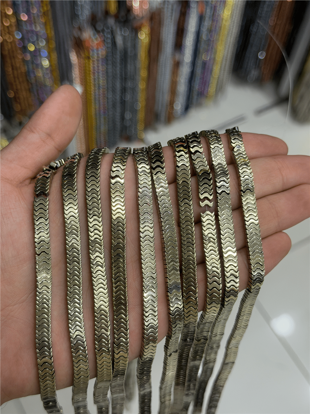 Hematit Taşı Yarasa Kesim Parlak Antik Sarı 7x1mm Doğal Taş Dizi