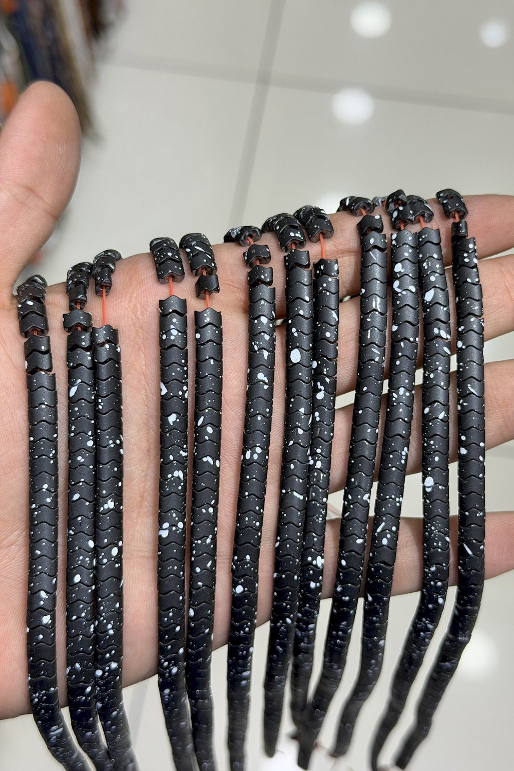 Hematit Taşı Yassı Balık Sırtı Kesim Beyaz 6x4mm Doğal Taş Dizi