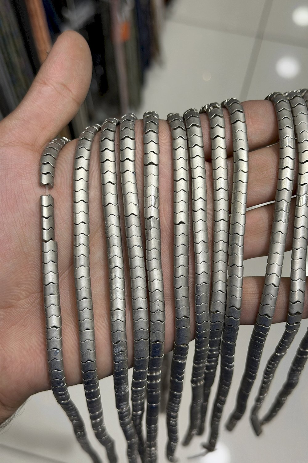 Hematit Taşı Yassı Balık Sırtı Kesim Mat Titanyum 6x4mm Doğal Taş Dizi
