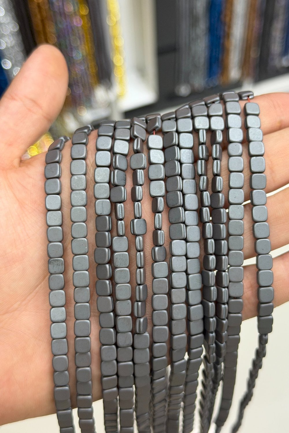 Hematit Taşı Yassı Kare Kanallı Kesim Mat Gri 6x6mm Doğal Taş Dizi