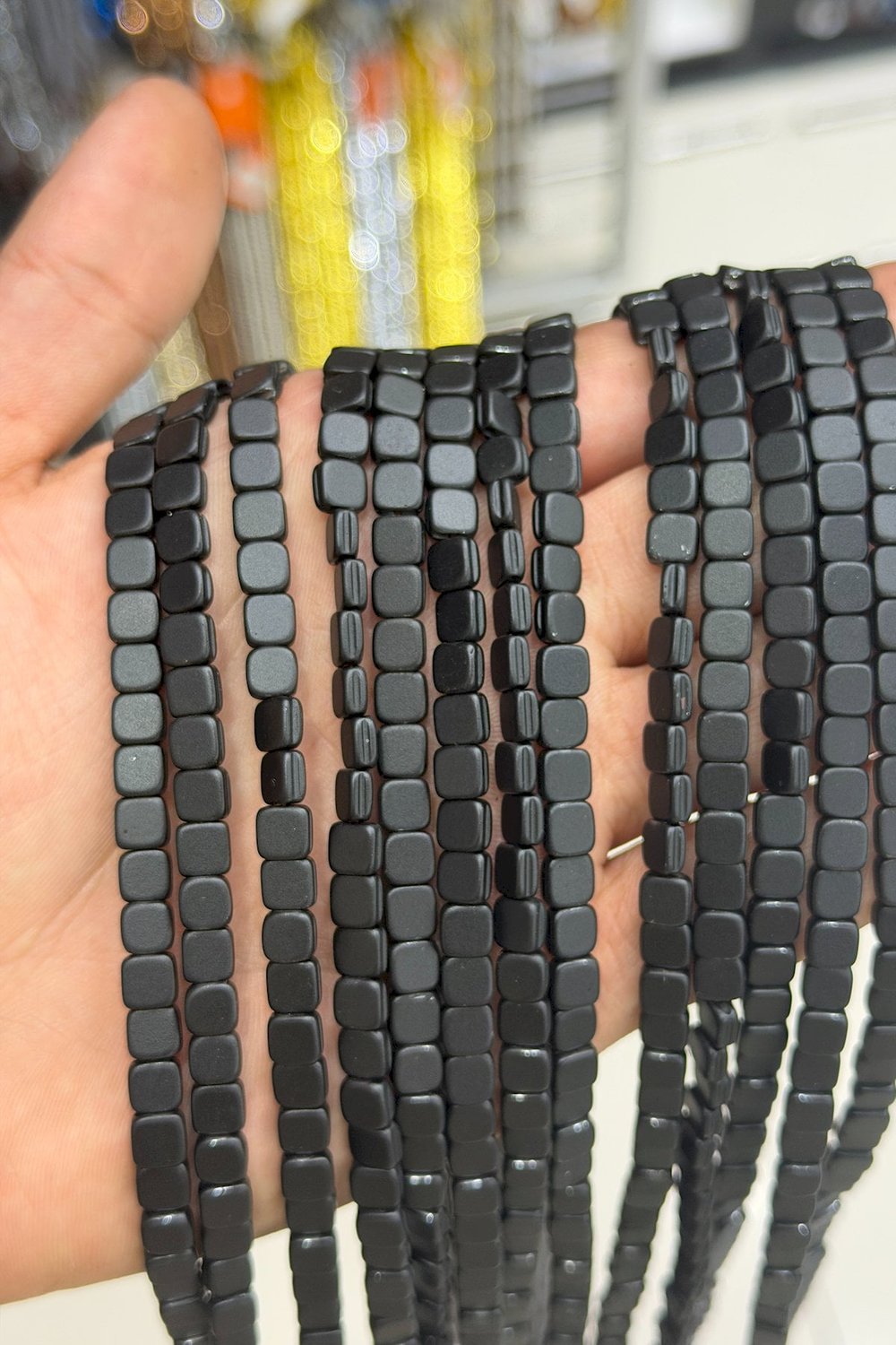 Hematit Taşı Yassı Kare Kanallı Kesim Mat Siyah 6x6mm Doğal Taş Dizi