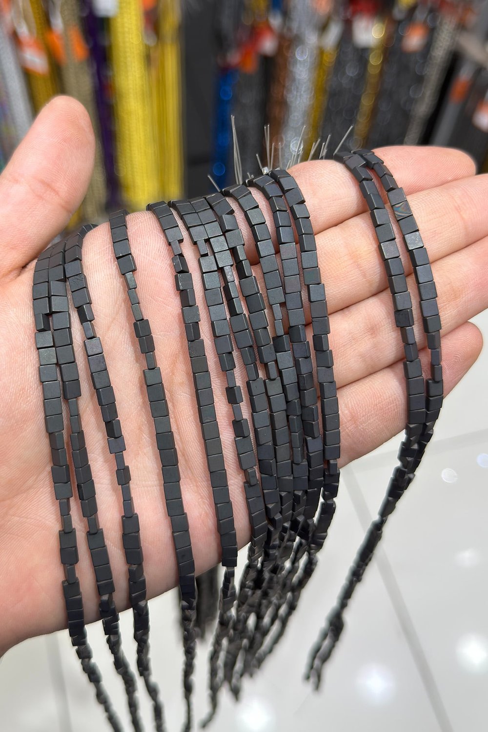 Hematit Taşı Yassı Kare Kesim Mat Siyah 4x4mm Doğal Taş Dizi