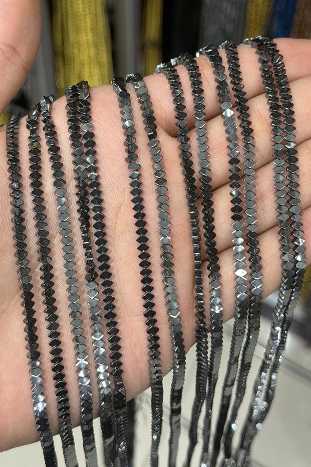 Hematit Taşı Yassı Kesim Parlak Füme 3x4mm Doğal Taş Dizi
