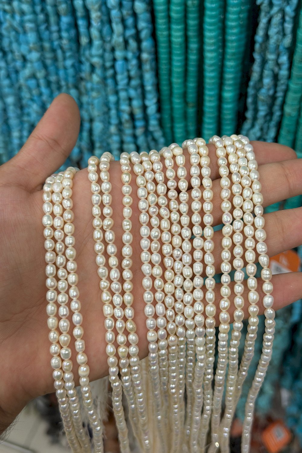 İnci Doğal Taş-Beyaz Arpa Amorf Kesim 4-5mm Dizi AB