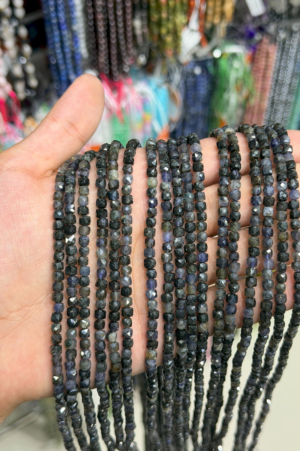 İyolit Taşı Faset Küp Kesim 4x4mm Doğal Taş Dizi
