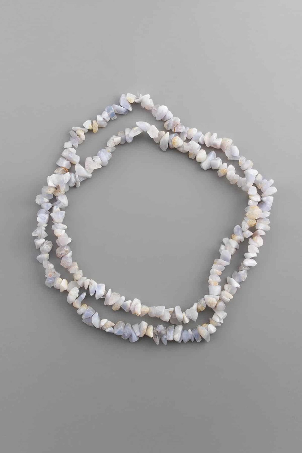 Kalsedon Kırık Taş Orta Boy Parlak 5x8mm Doğal Taş Dizi
