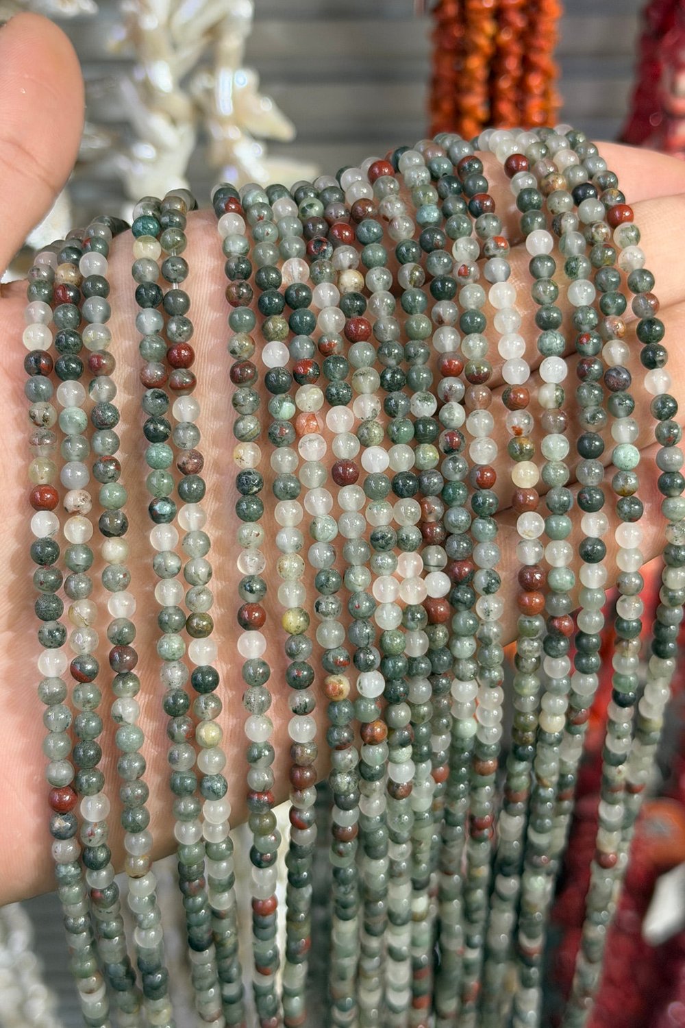 Kan Taşı Küre Kesim Parlak Karışık 4mm Doğal Taş Dizi [AA]