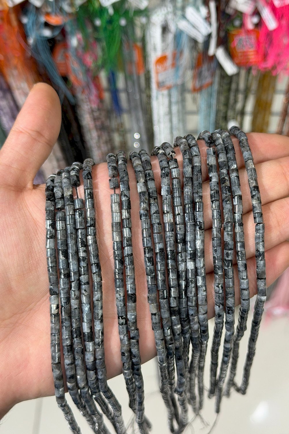 Larvakit Taşı Silindir Kesim Parlak 4x4mm Doğal Taş Dizi [AA]