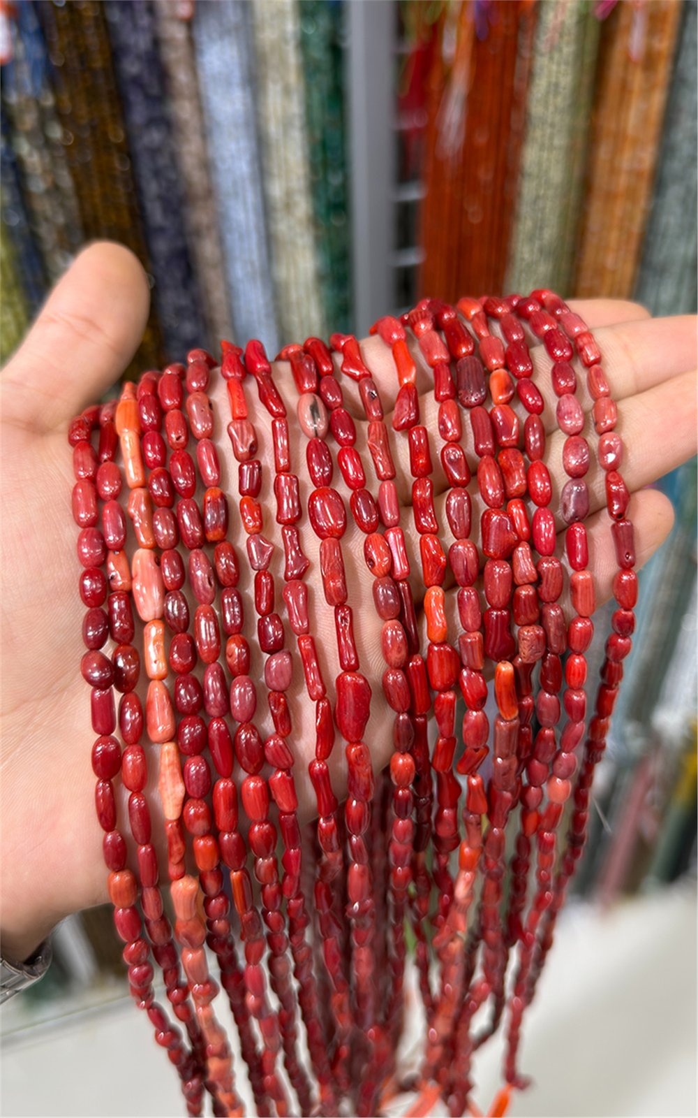 Mercan Doğal Taş Kırmızı Parlak Amorf Kesim 7x2mm Dizi