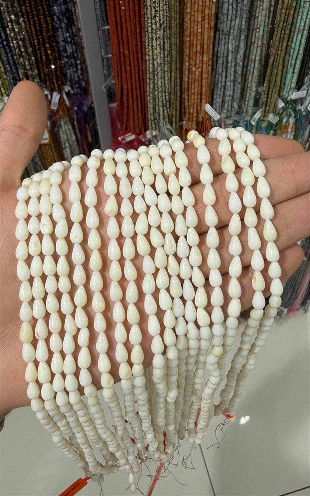 Mercan Doğal Taş Parlak Beyaz Damla Kesim 5x10mm Dizi
