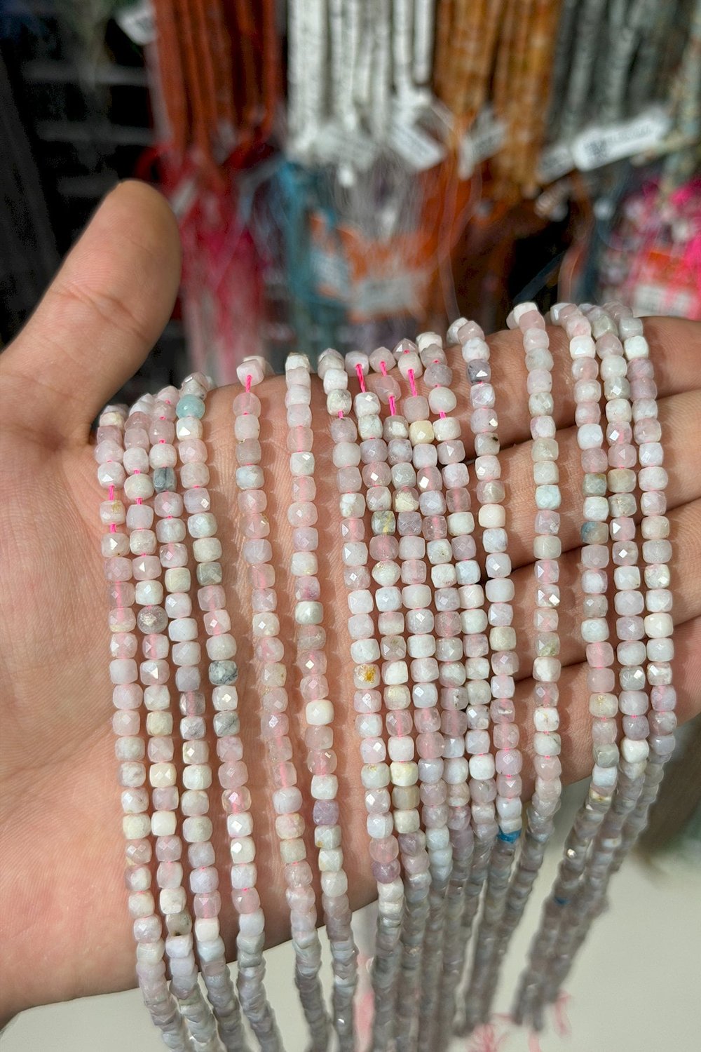 Pembe Opal Taşı Faset Küp Kesim Pembe 4x4mm Doğal Taş Dizi