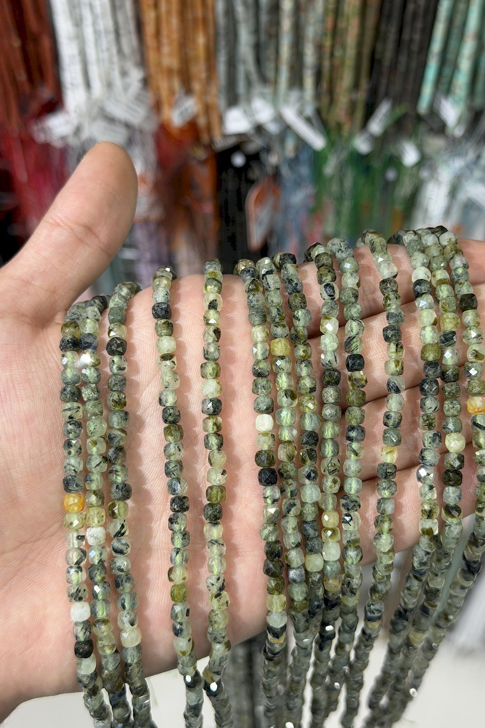 Prehnit Taşı Küp Faset Kesim 4x4mm Doğal Taş Dizi [AA]