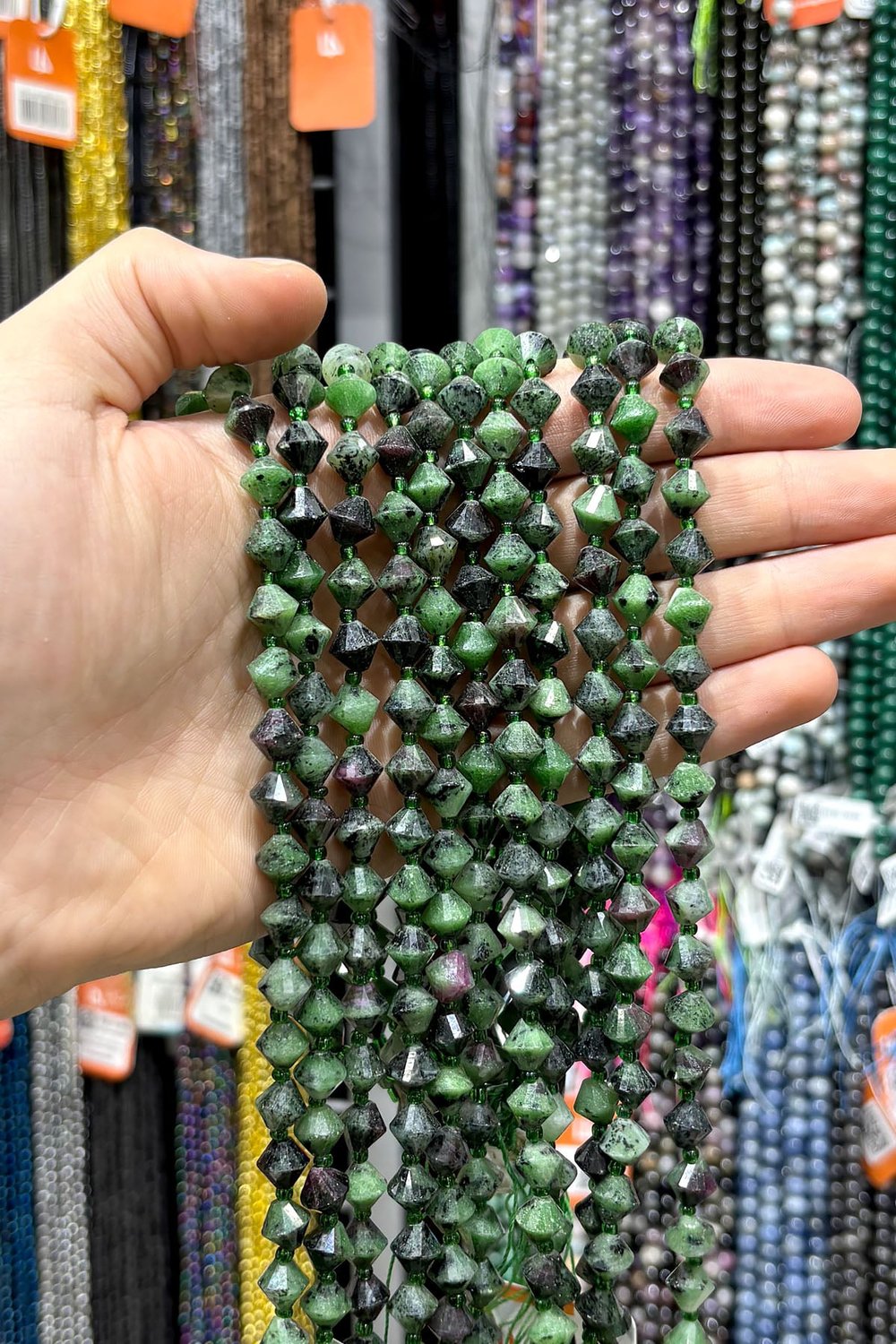 Ruby Zoisit Taşı Piramit Kesim Parlak 8mm Doğal Taş Dizi [AA]