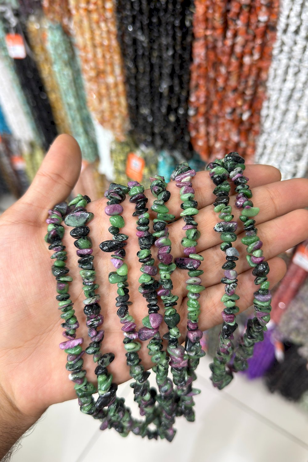 Ruby Zoisit Kırık Taş Orta Boy Parlak 5x8mm Doğal Taş Dizi