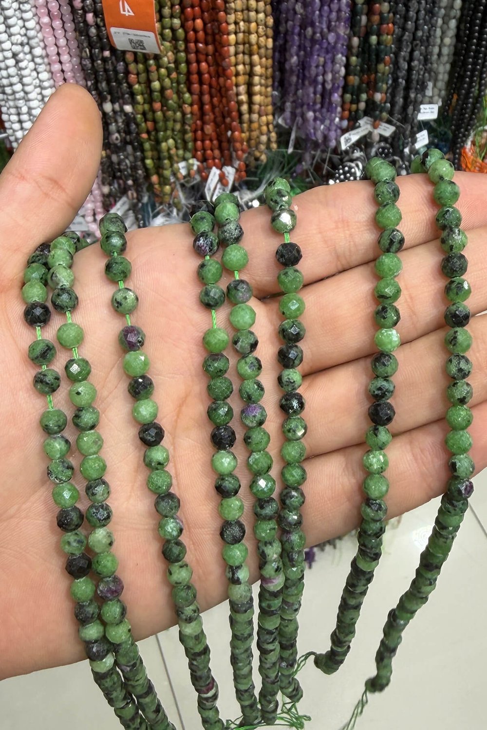 Ruby Zoisit Taşı Küre Kristal Kesim Parlak 6mm Doğal Taş Dizi [AA]